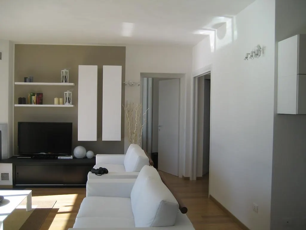 Punta Del Sole Apartment Varenna